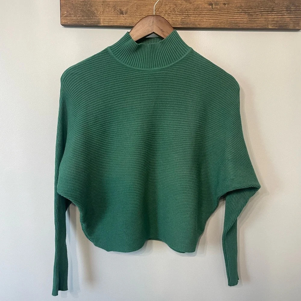 Magaschoni women’s green turtleneck cropped green sweater in size small